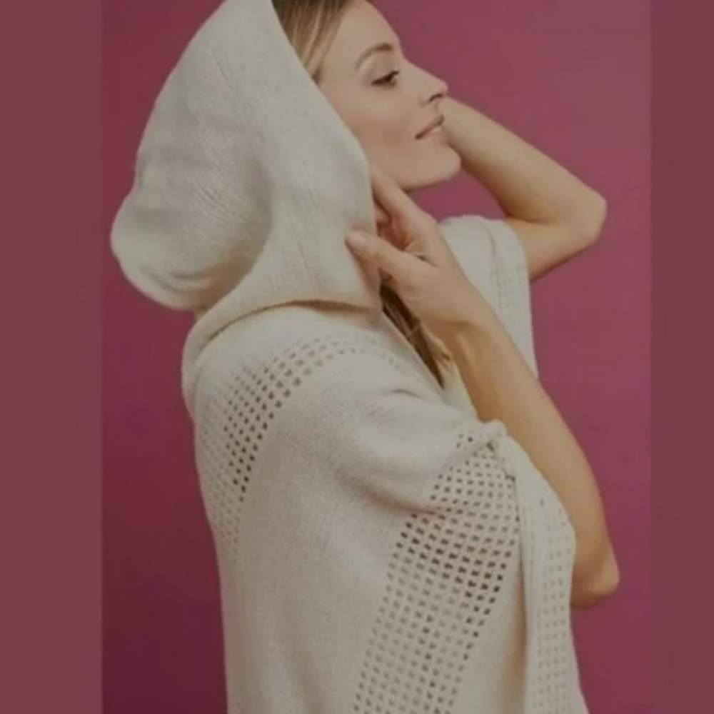 SLEEPING ON SNOW EUC HOODED CREAM SOFT KNIT SWEATER PONCH